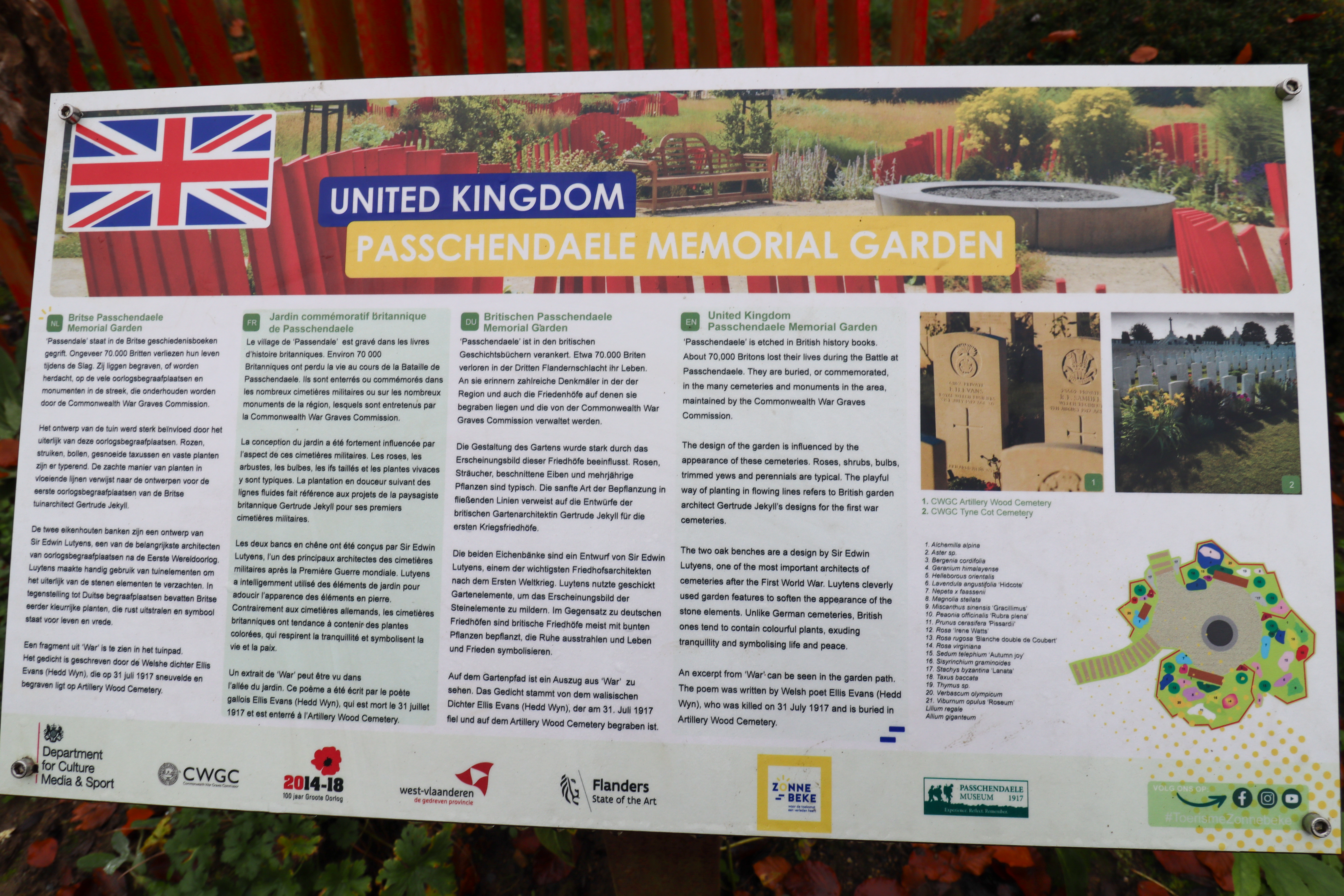 Explanation board for the United Kingdom garden with information in 4 languages